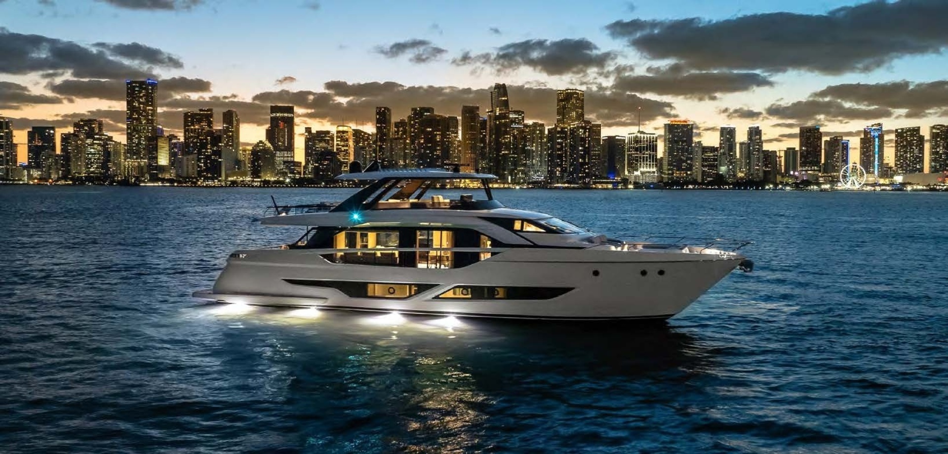 Ferretti Yachts 860