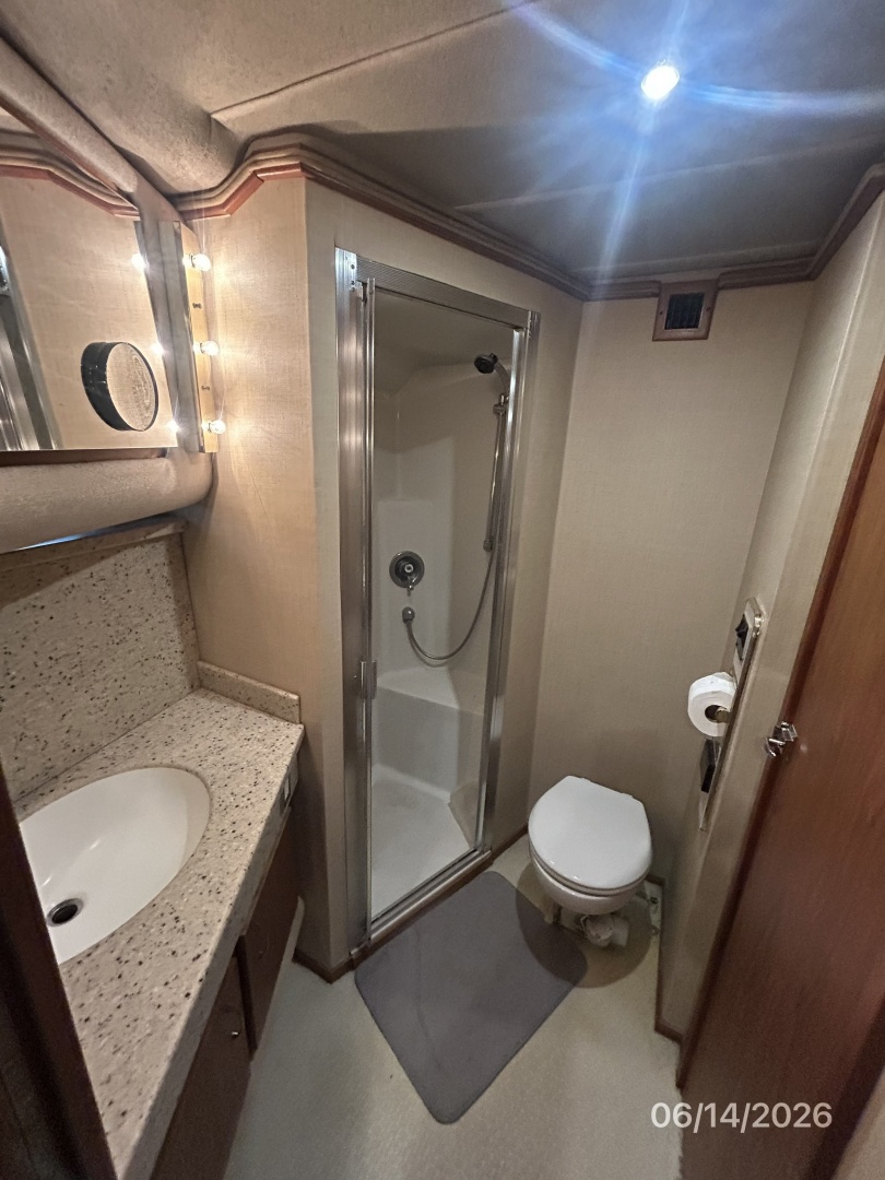 42' Cruisers head-shower