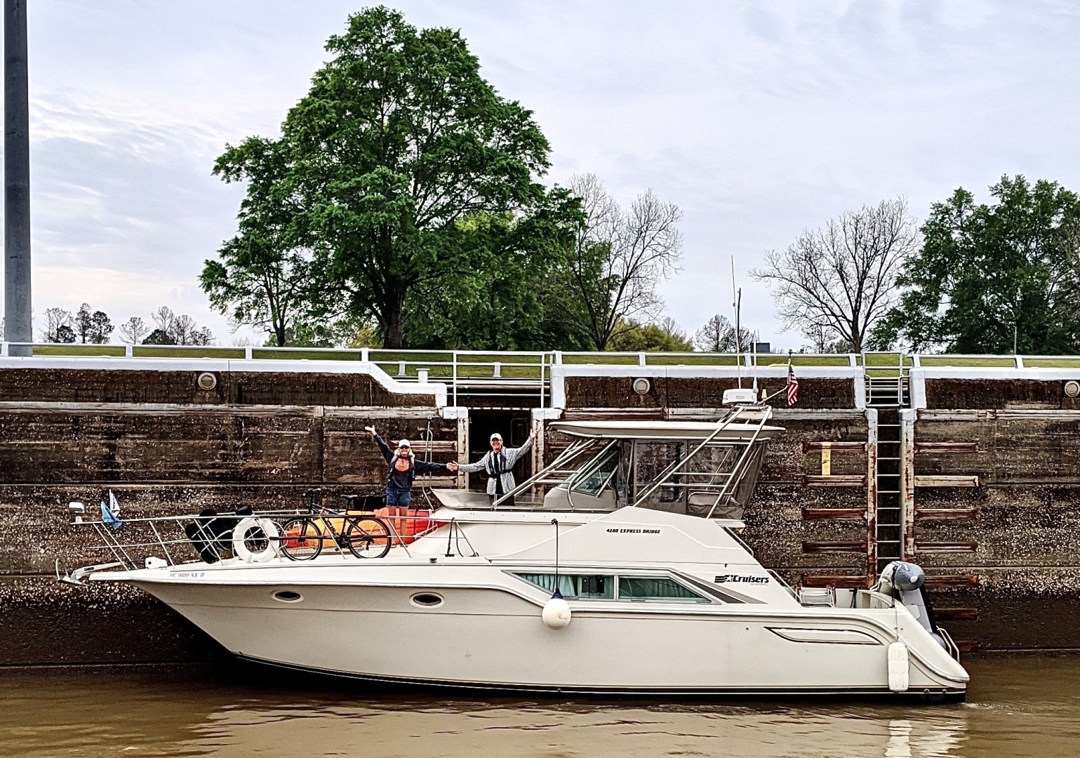 42' Cruisers port profile1