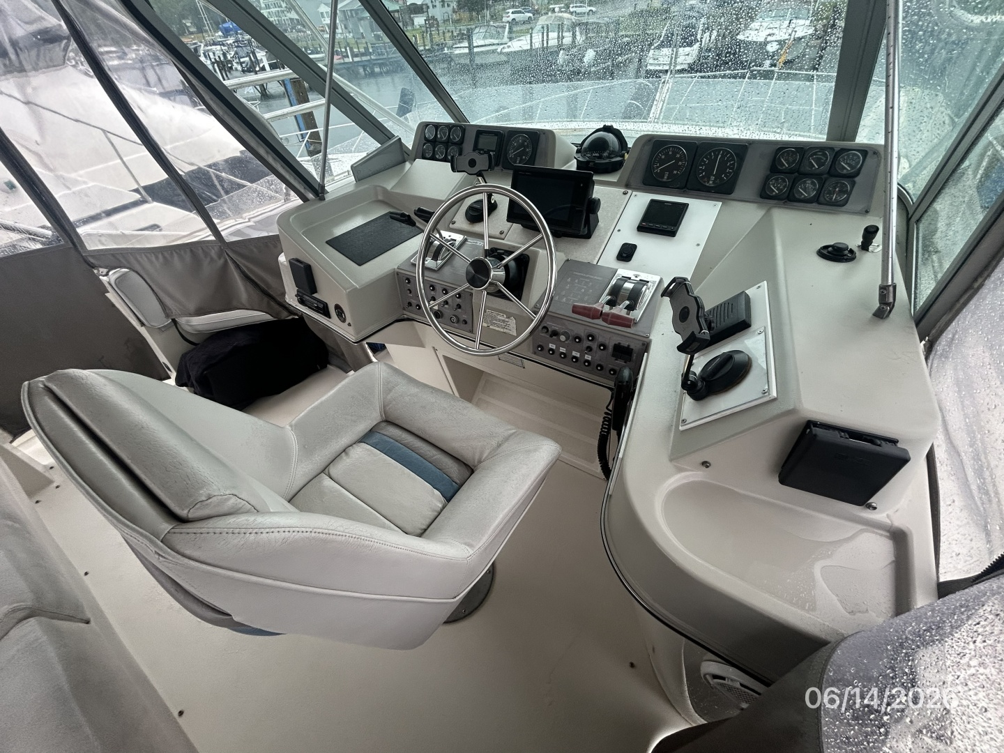 42' Cruisers flybridge forward