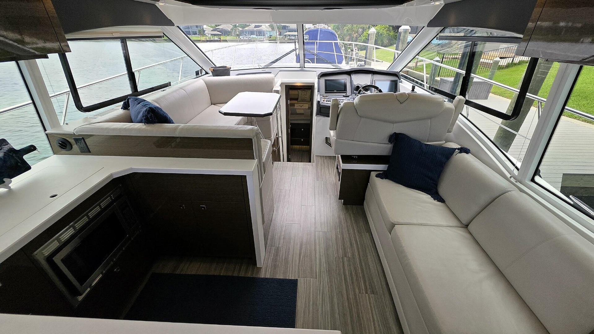 Main Cabin Forward