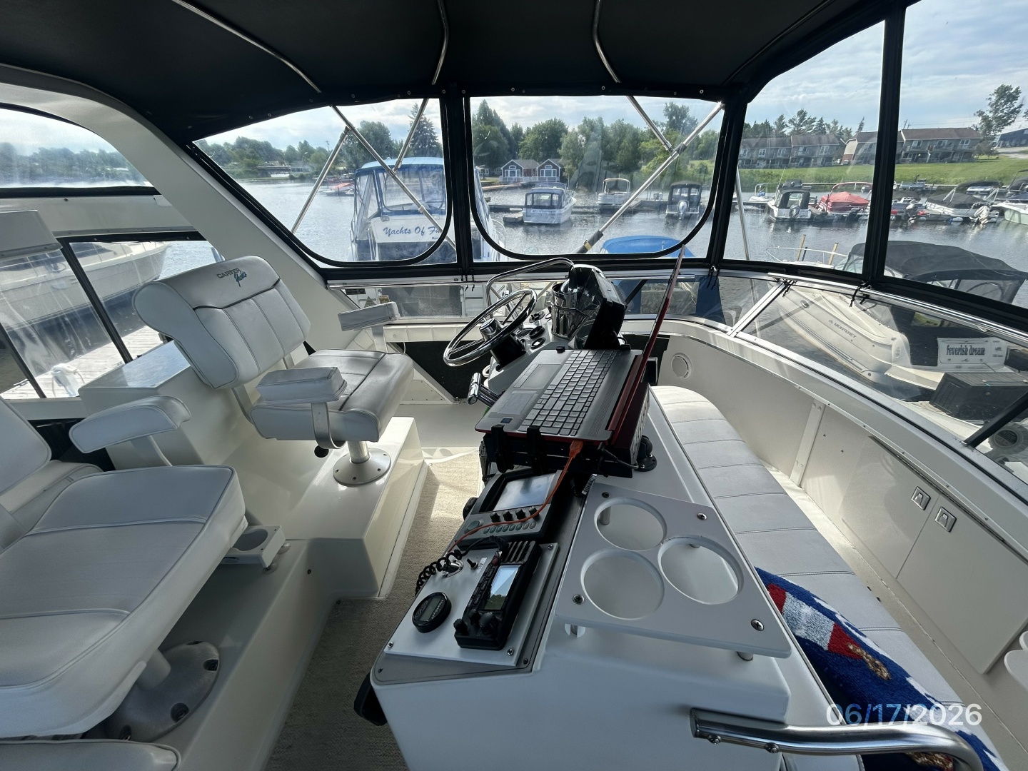 43' Carver flybridge port