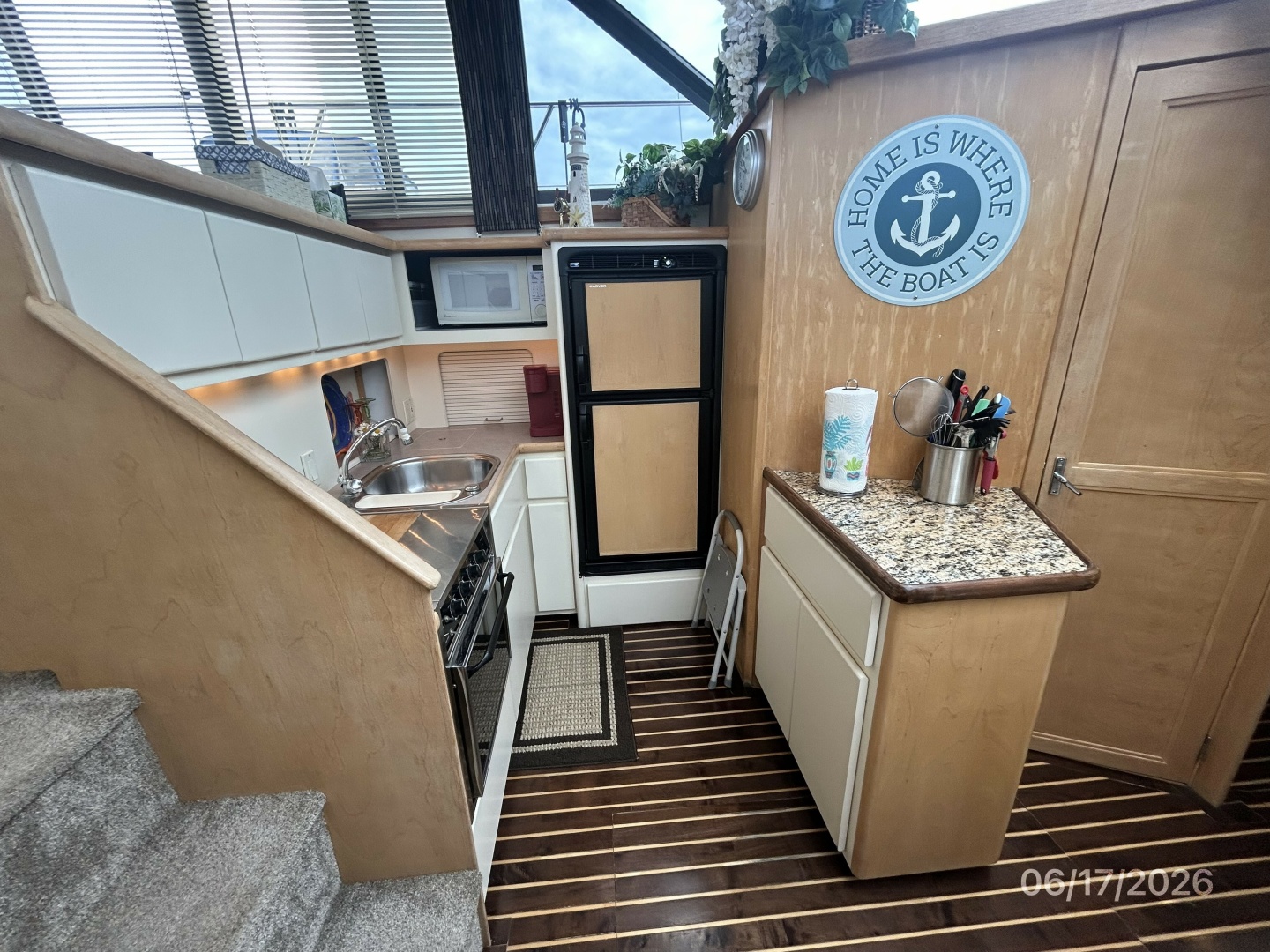 43' Carver galley2