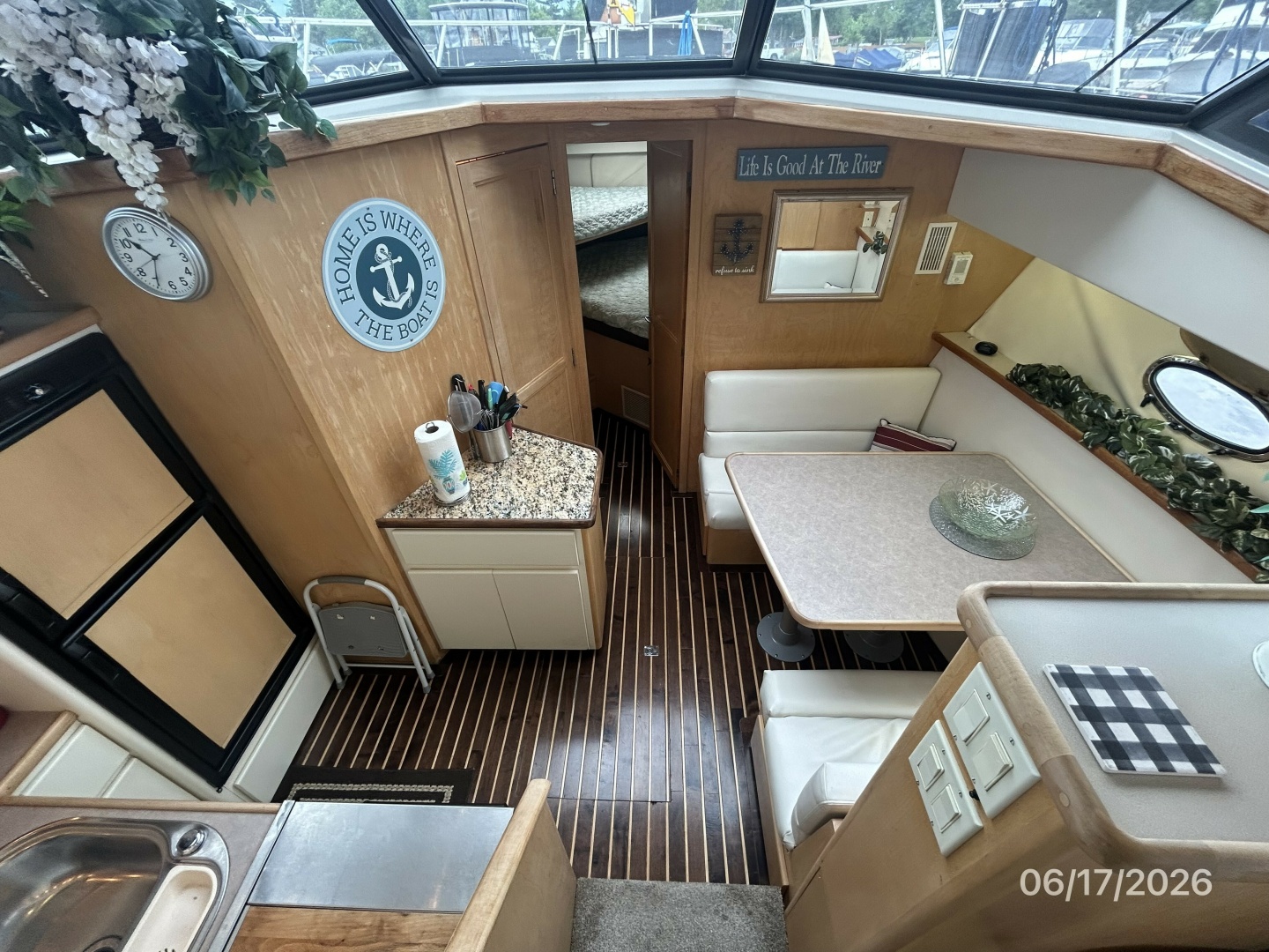 43' Carver galley-dinette forward