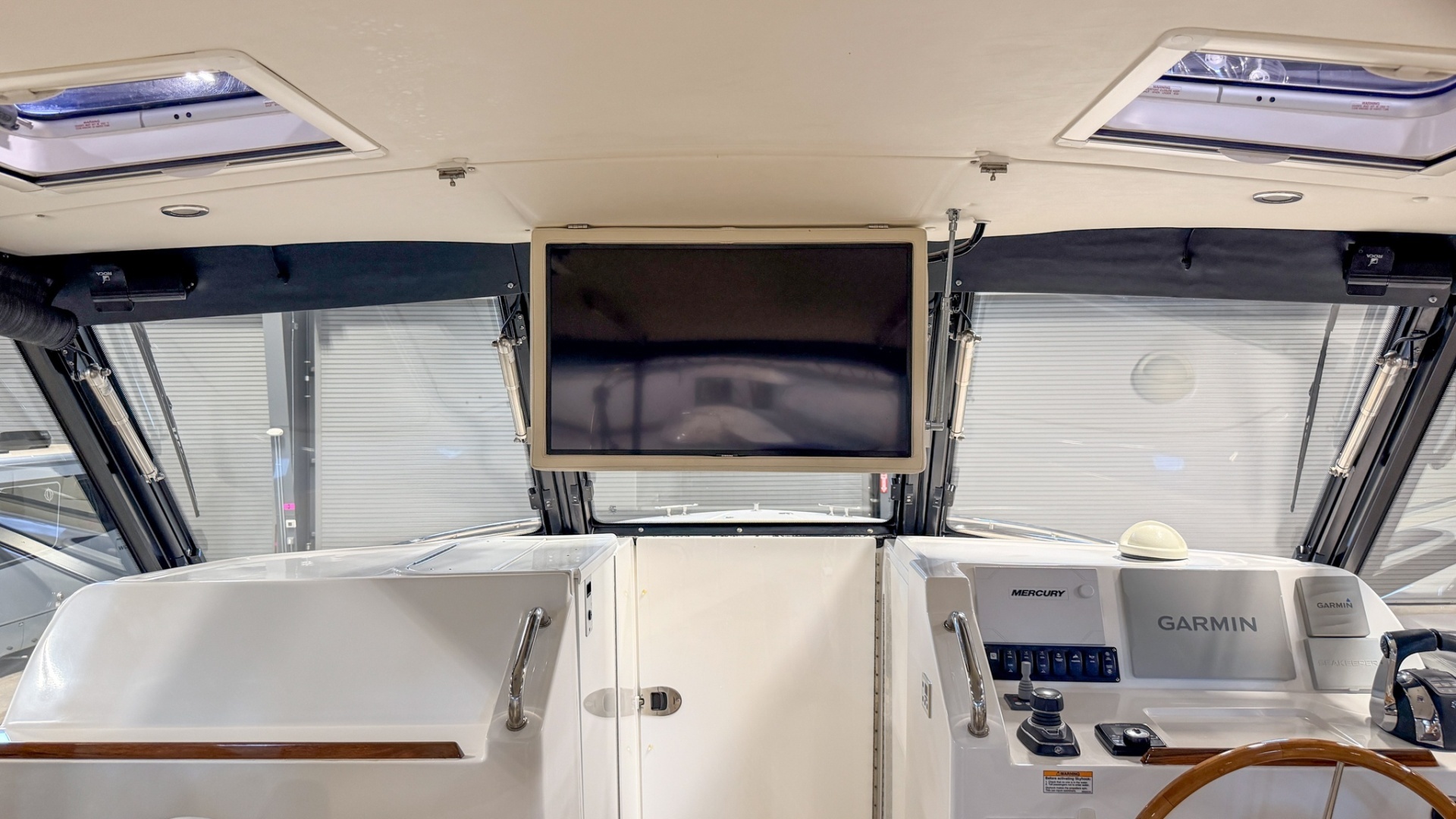 MJM 3 Yacht For Sale