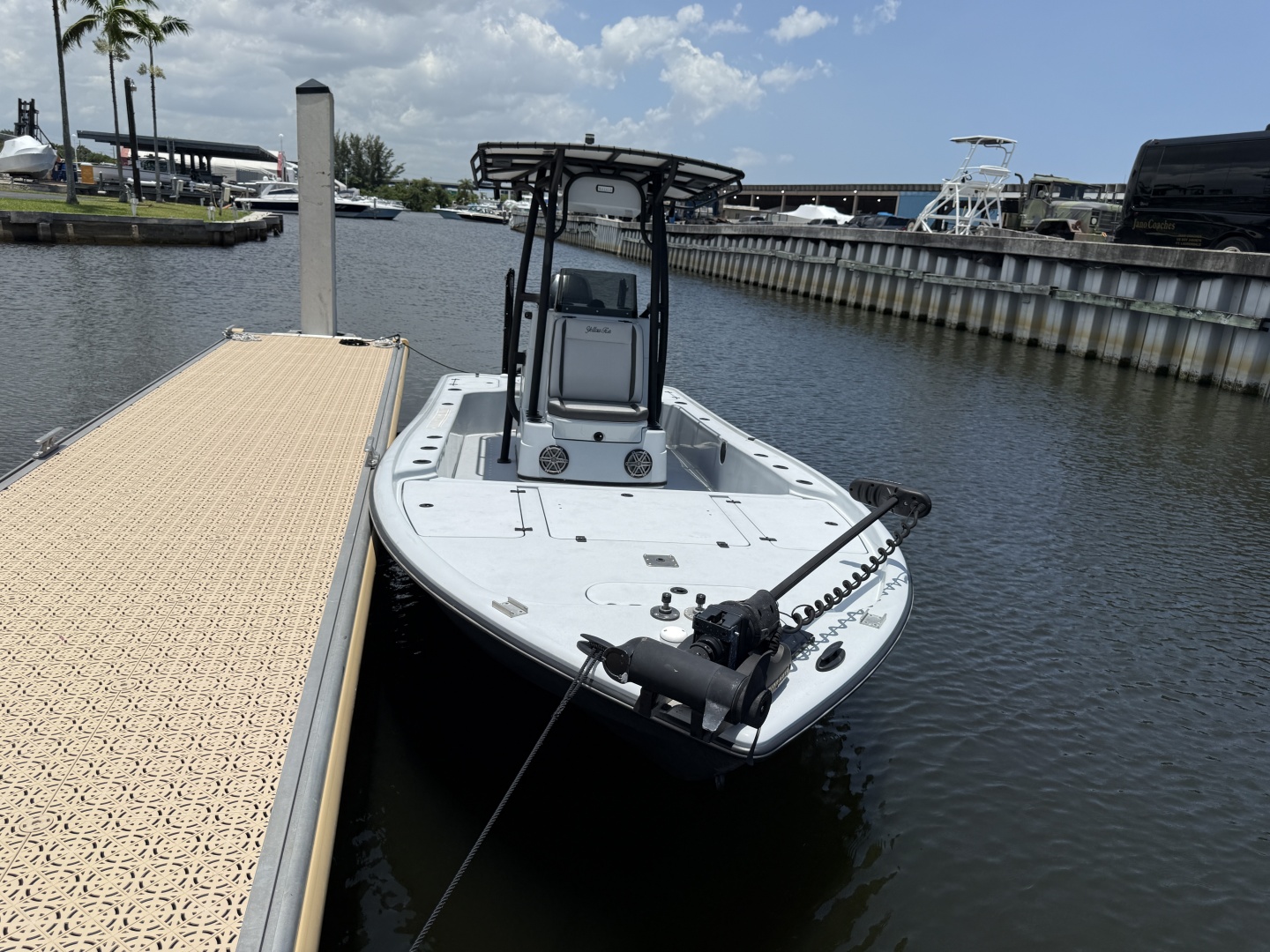2017 Yellowfin 24 Bay CE
