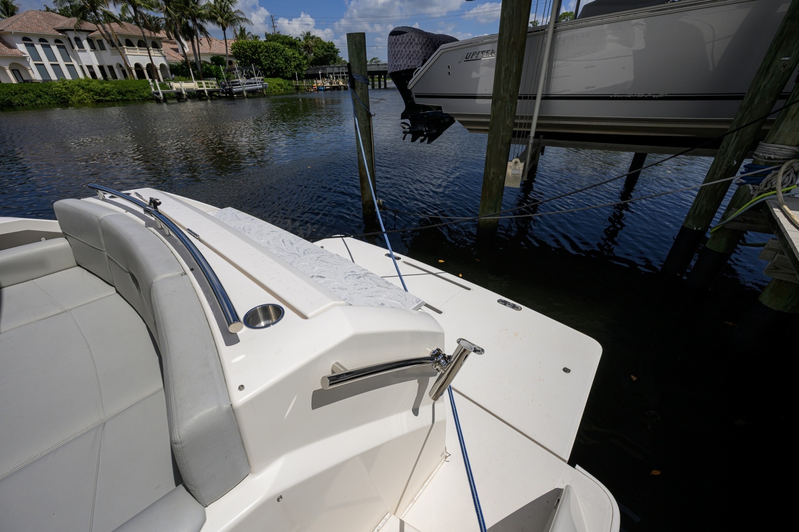 Tiara Yachts 44 Flybridge Yacht For Sale