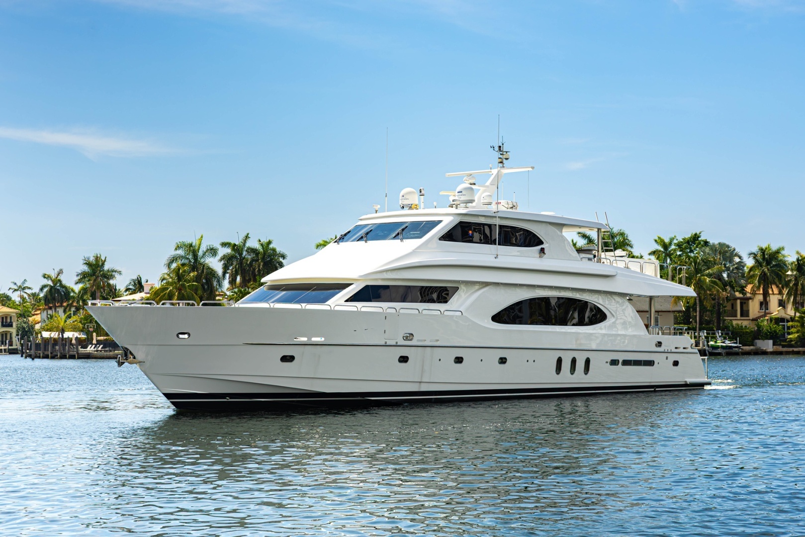 Hargrave Enclosed Skylounge Yacht For Sale