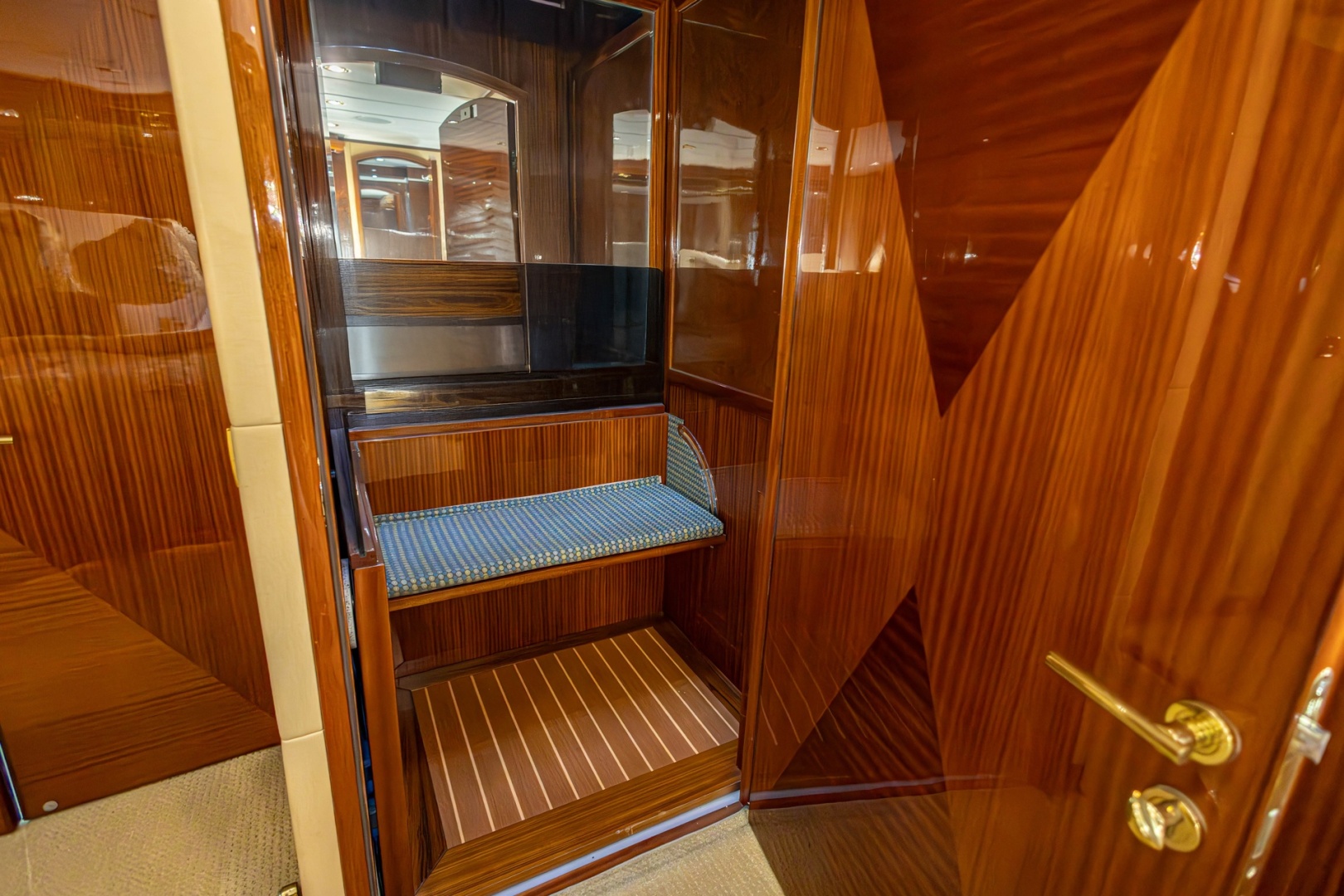 2008 Hargrave Enclosed Skylounge