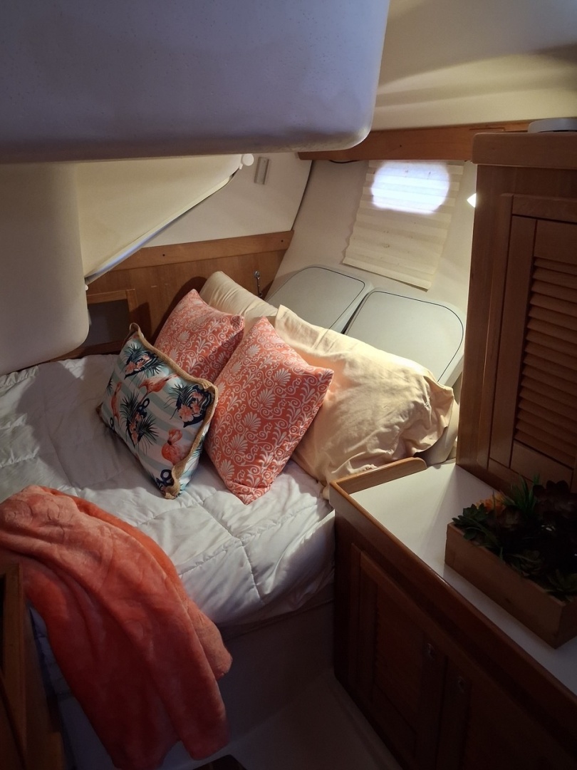 2005 Catalina 350