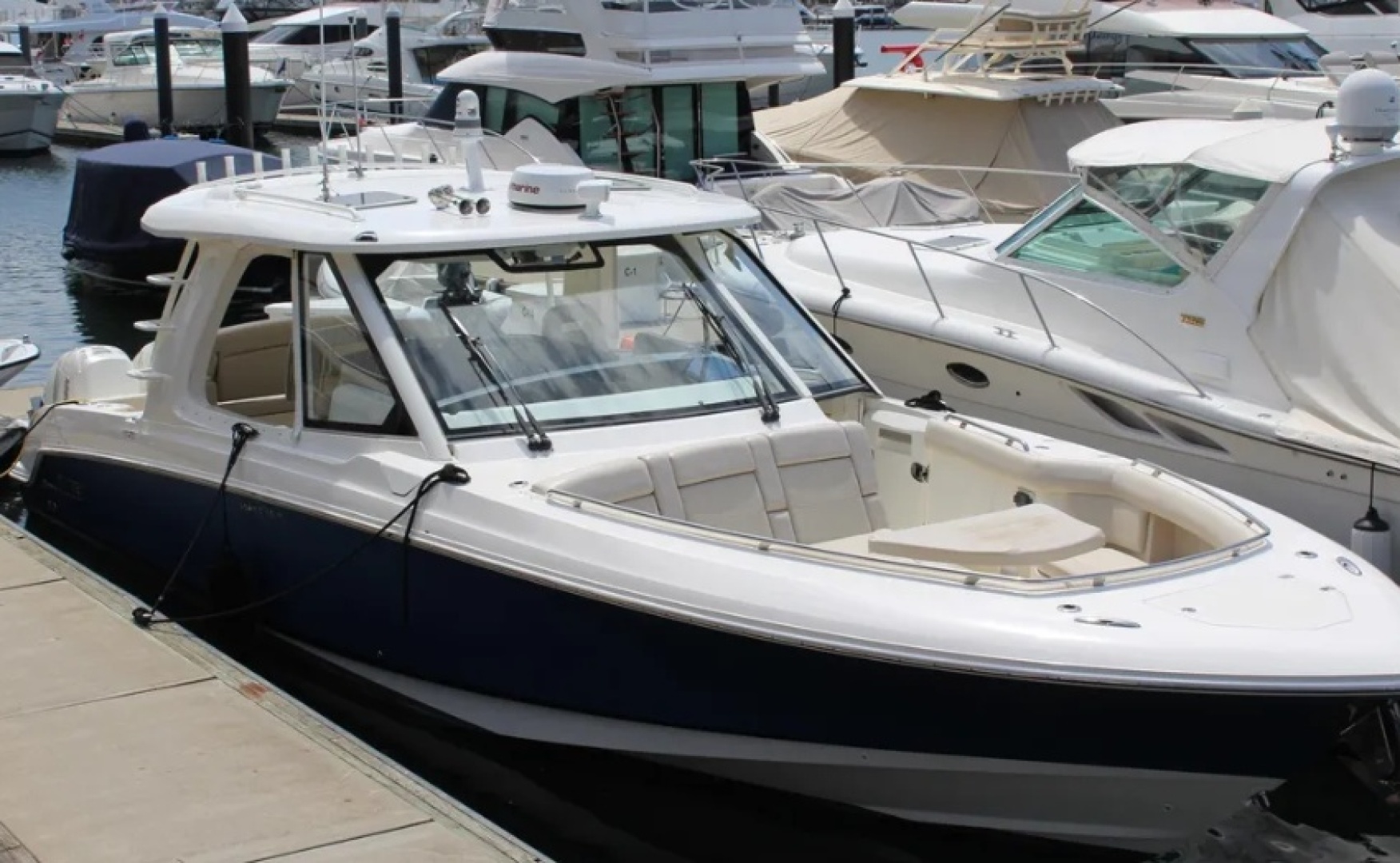 2019 Boston Whaler 380 Realm