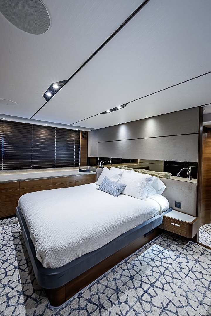 Princess S65 Yacht For Sale