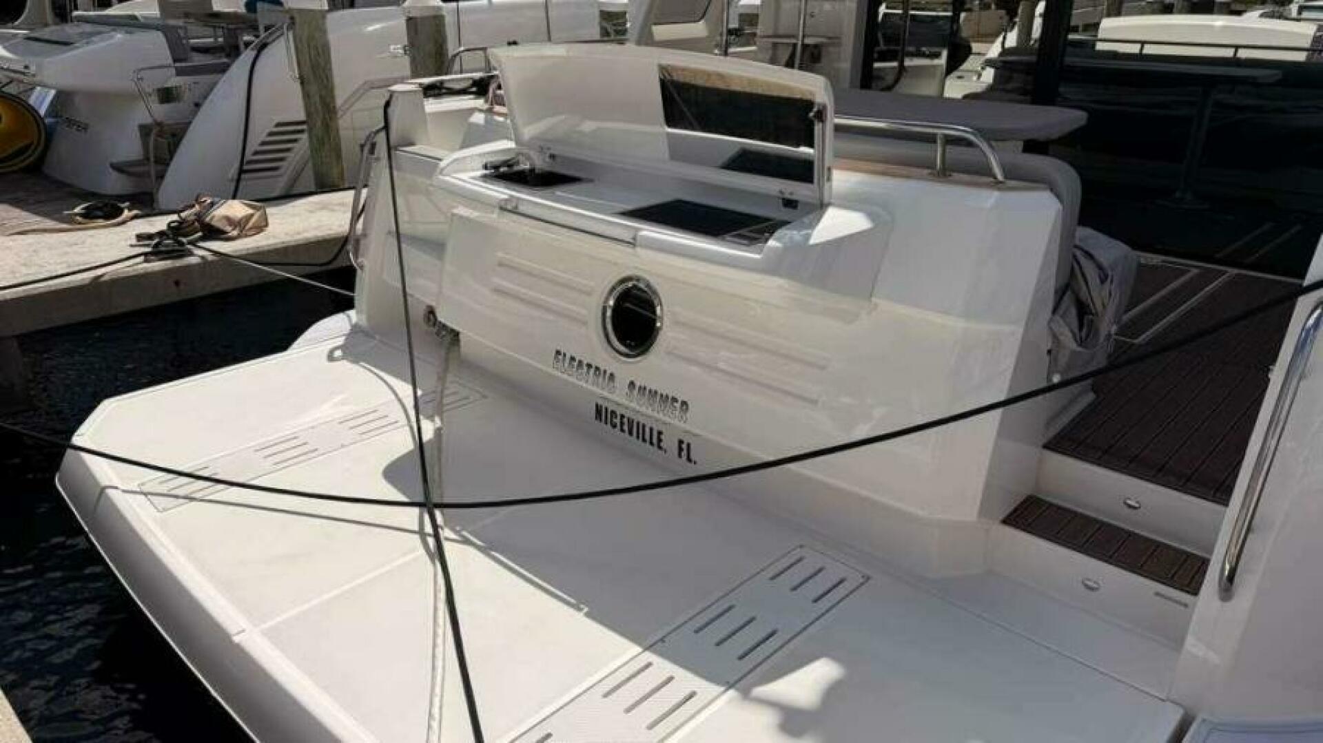Greenline 48 Fly Hybrid — Electric Summer - Photo 7