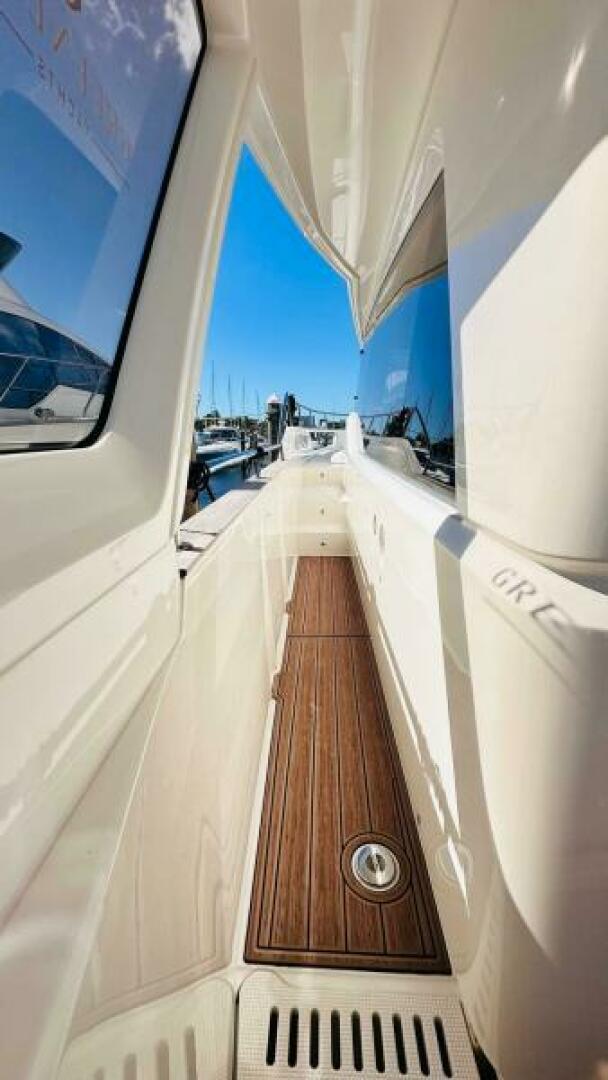 Greenline 48 Fly Hybrid — Electric Summer - Photo 18