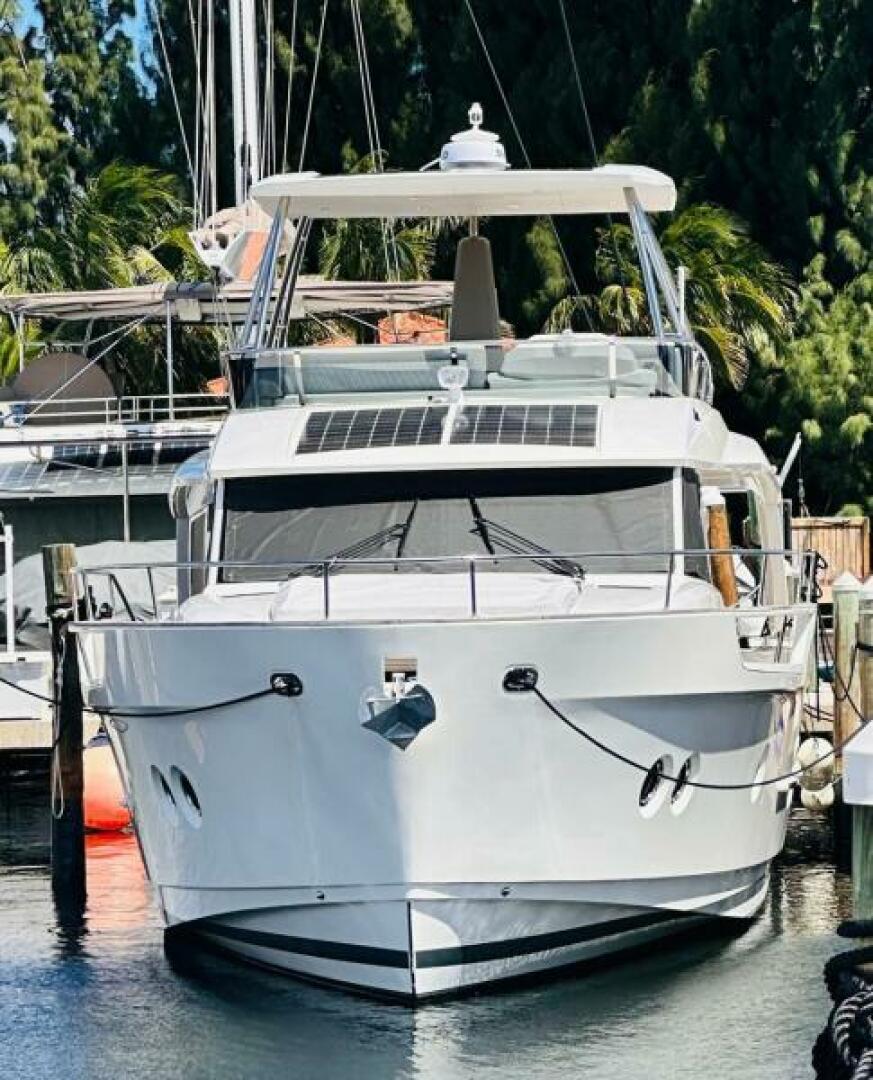Greenline 48 Fly Hybrid — Electric Summer - Photo 2