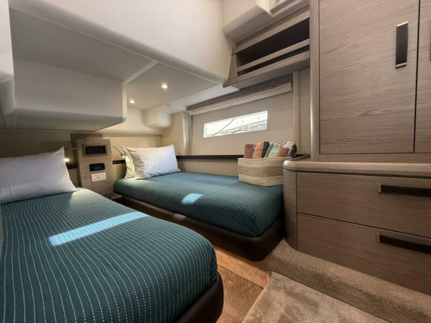 Greenline 48 Fly Hybrid — Electric Summer - Photo 51