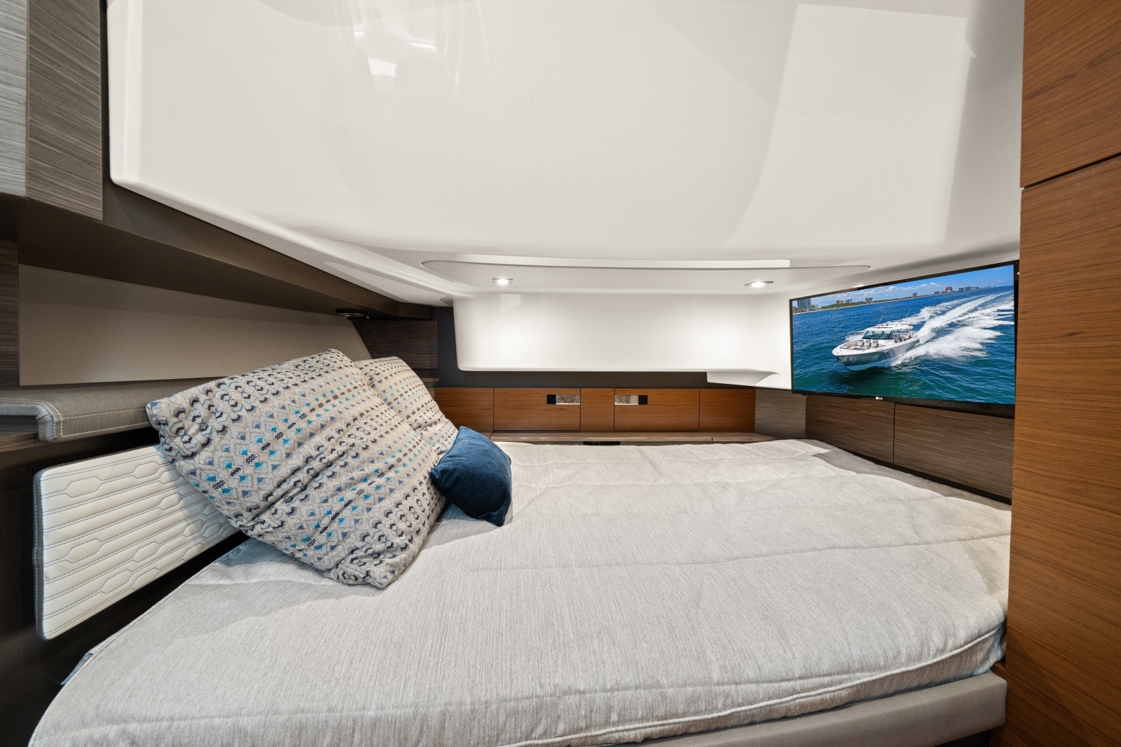 2020 Tiara Yachts 
