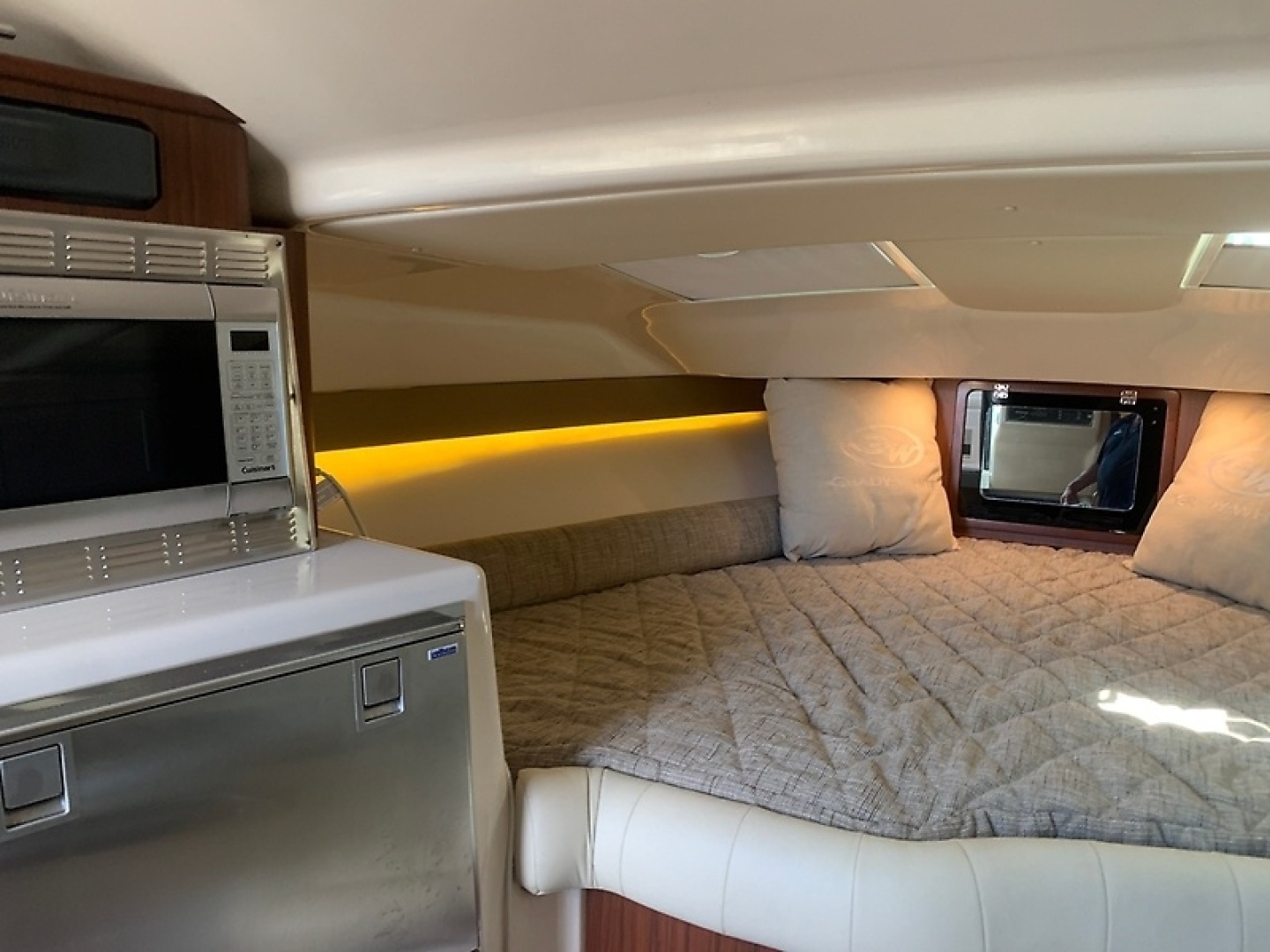 Grady-White 370 Express Yacht For Sale