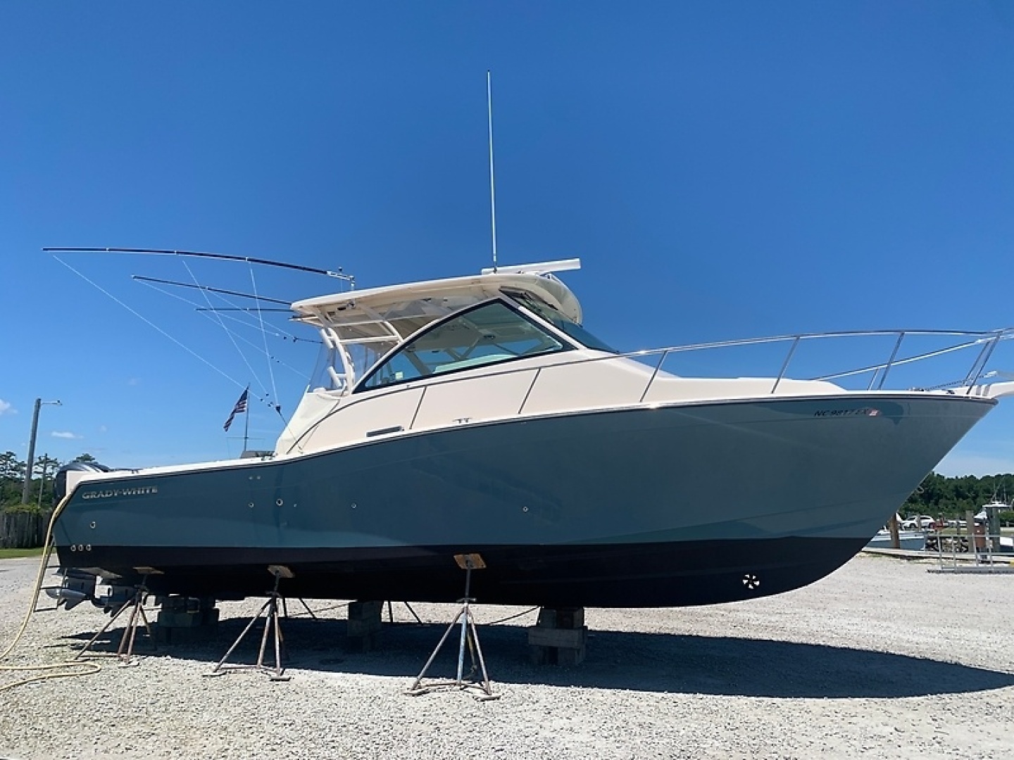 Grady-White 370 Express Yacht For Sale