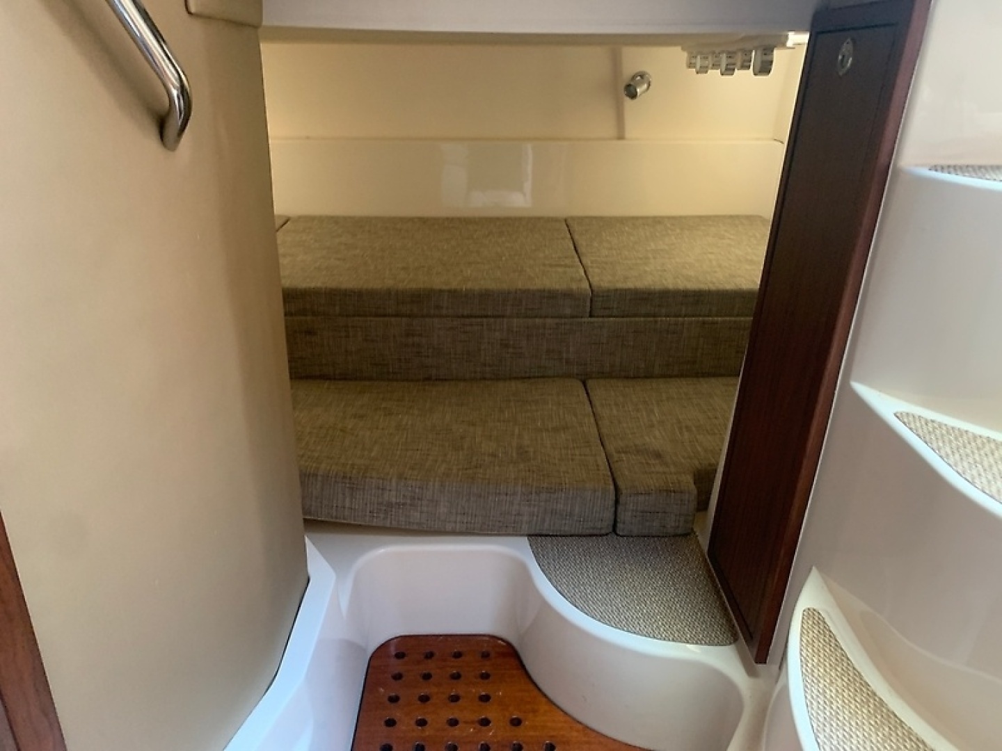 Grady-White 370 Express Yacht For Sale