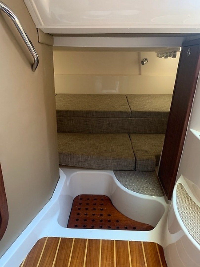 Grady-White 370 Express Yacht For Sale