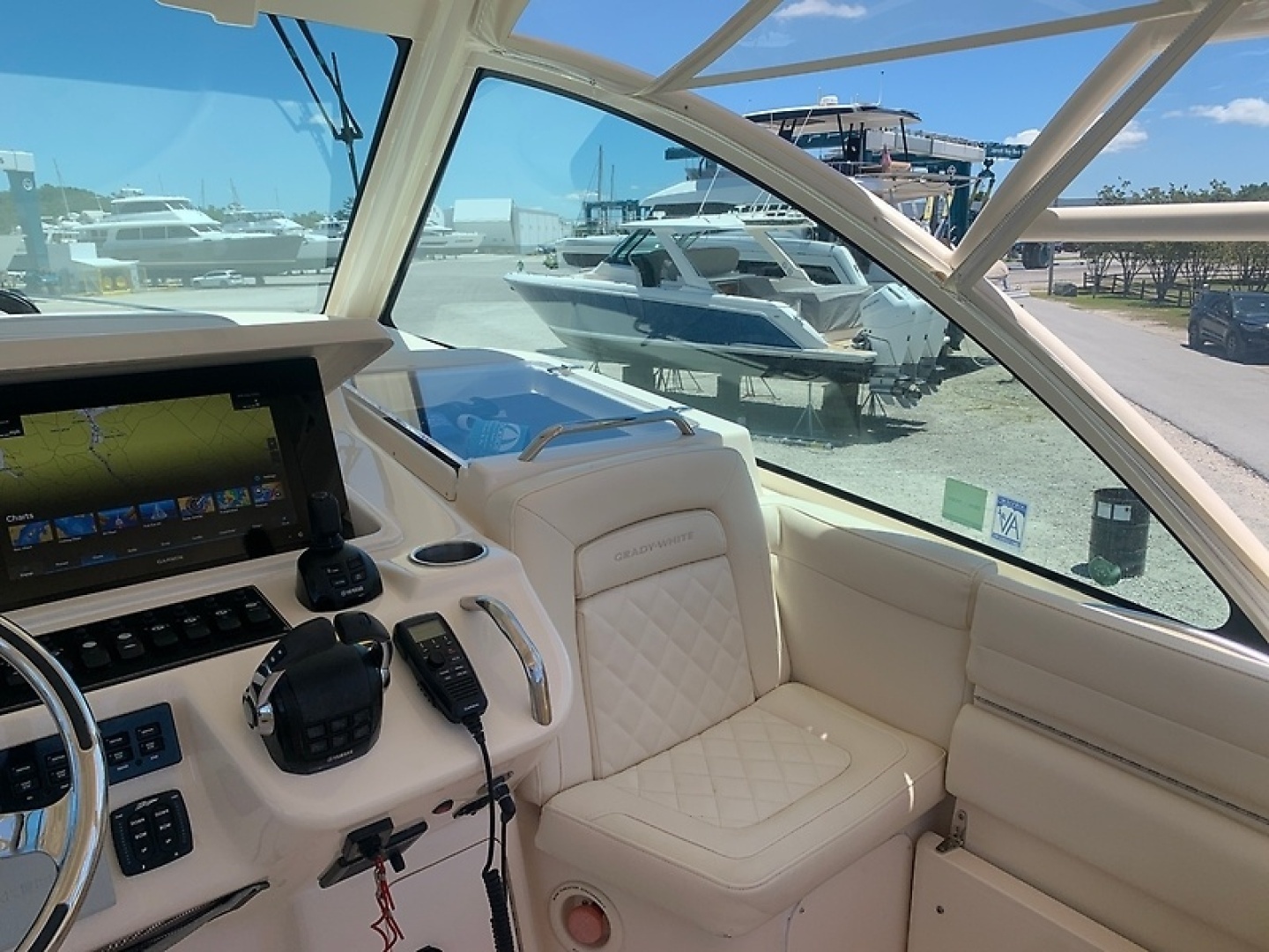 Grady-White 370 Express Yacht For Sale