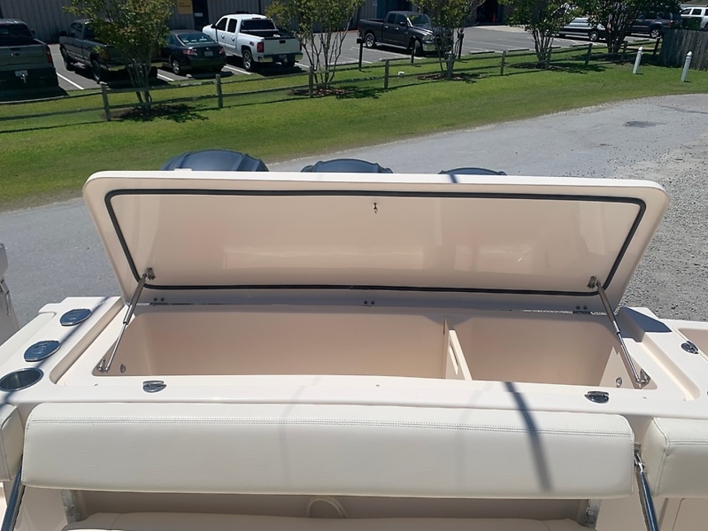 Grady-White 370 Express Yacht For Sale