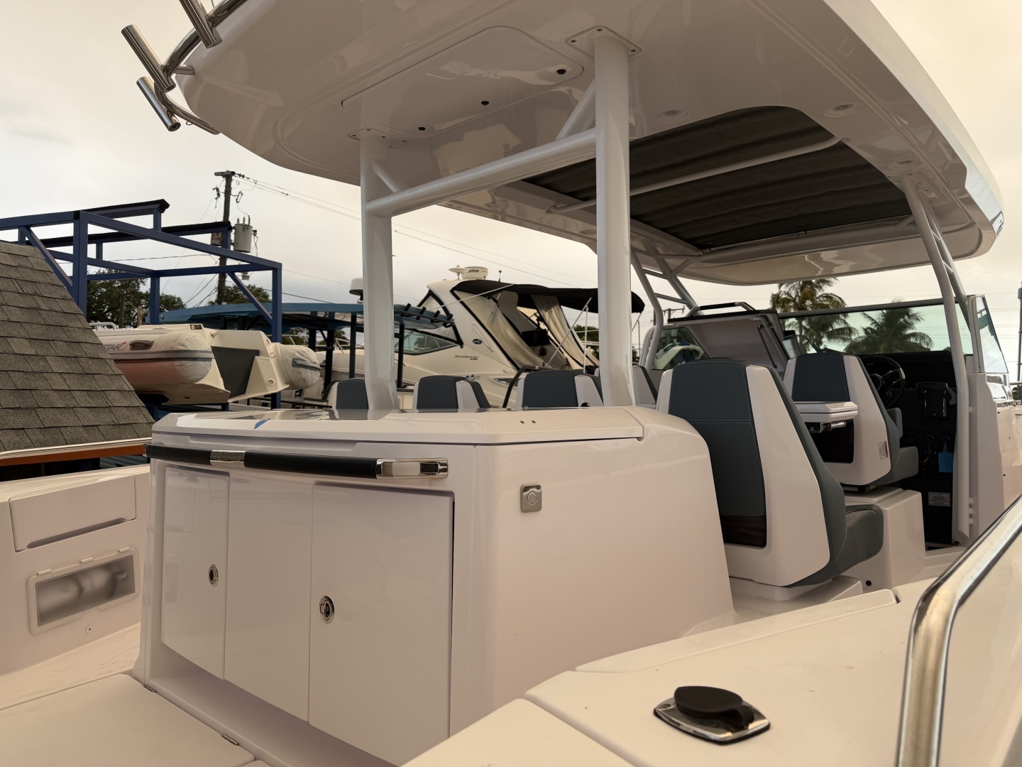 Axopar 37 ST Yacht For Sale