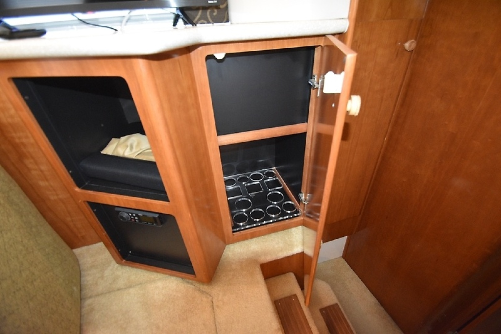 Liquid Asset 35ft Carver Yacht For Sale