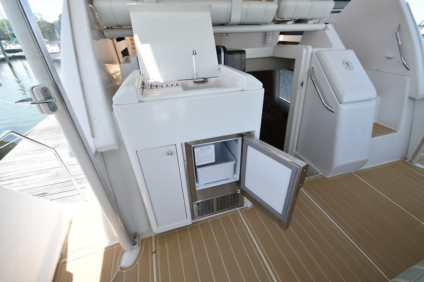 Liquid Asset 35ft Carver Yacht For Sale