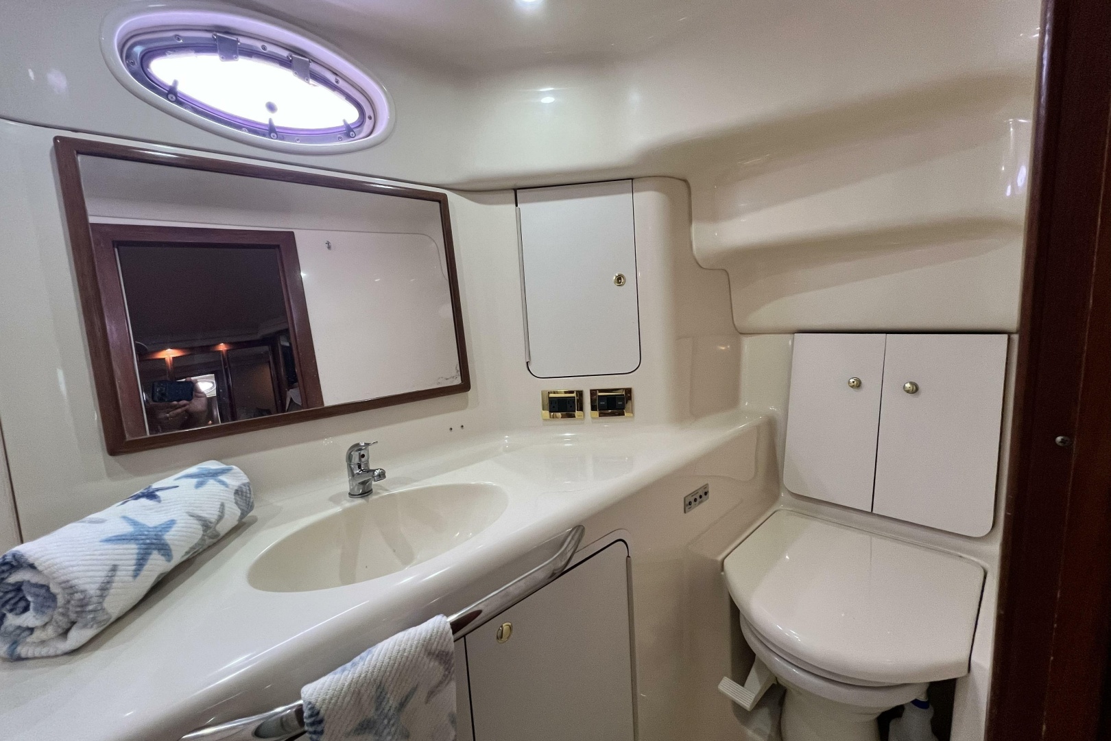 1999 Sea Ray 420 Aft Cabin