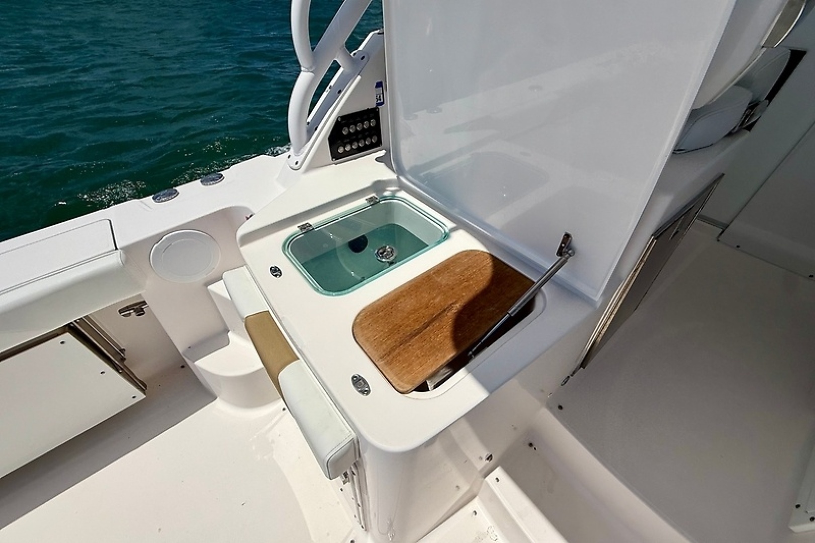 33ft Edgewater Yacht For Sale