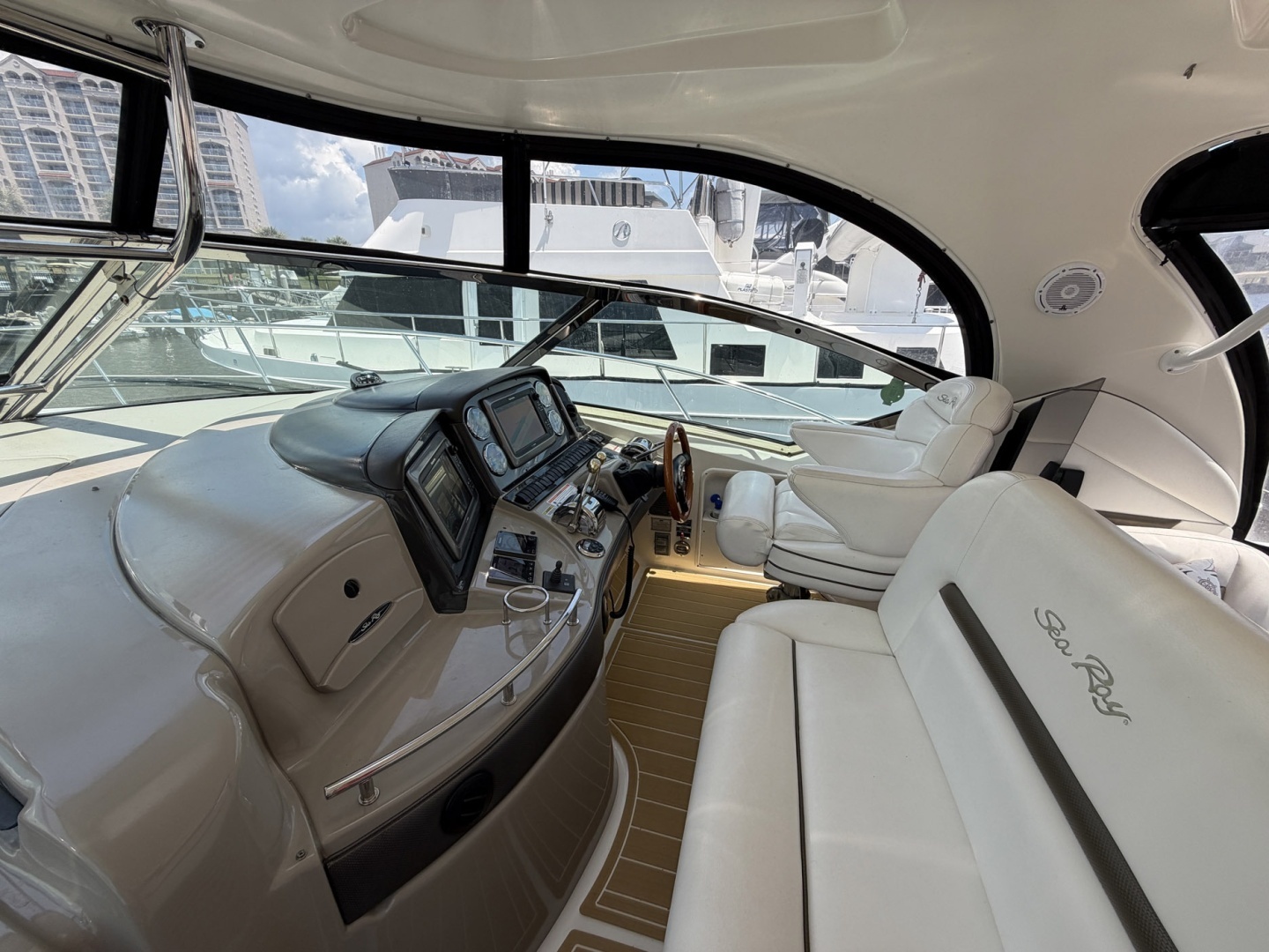 Sea Ray Sundancer Yacht For Sale