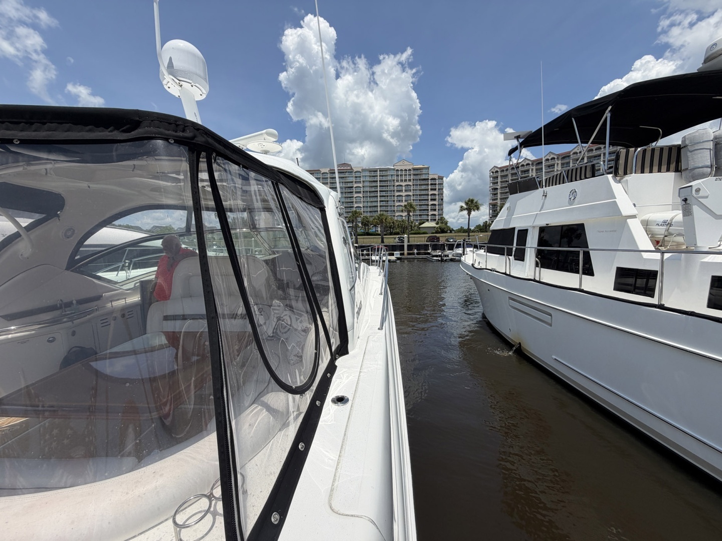 Sea Ray Sundancer Yacht For Sale