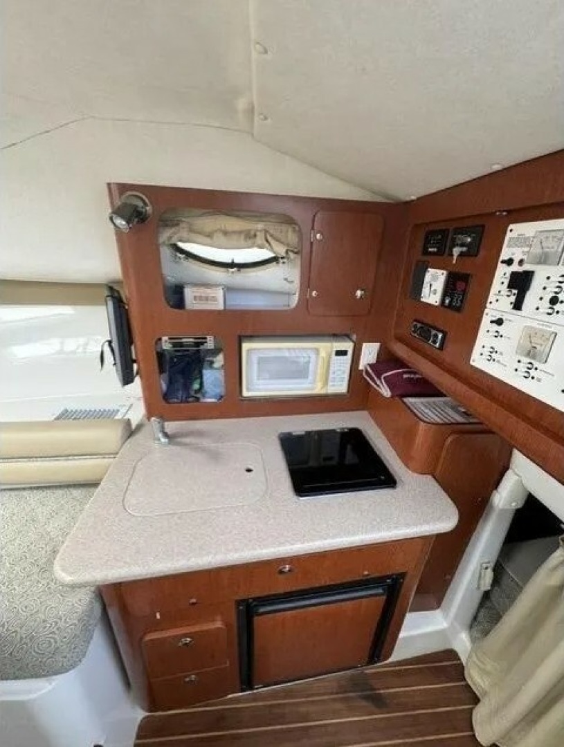 32ft Pro Line Yacht For Sale