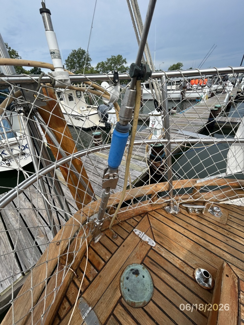 37' Tayana backstay
