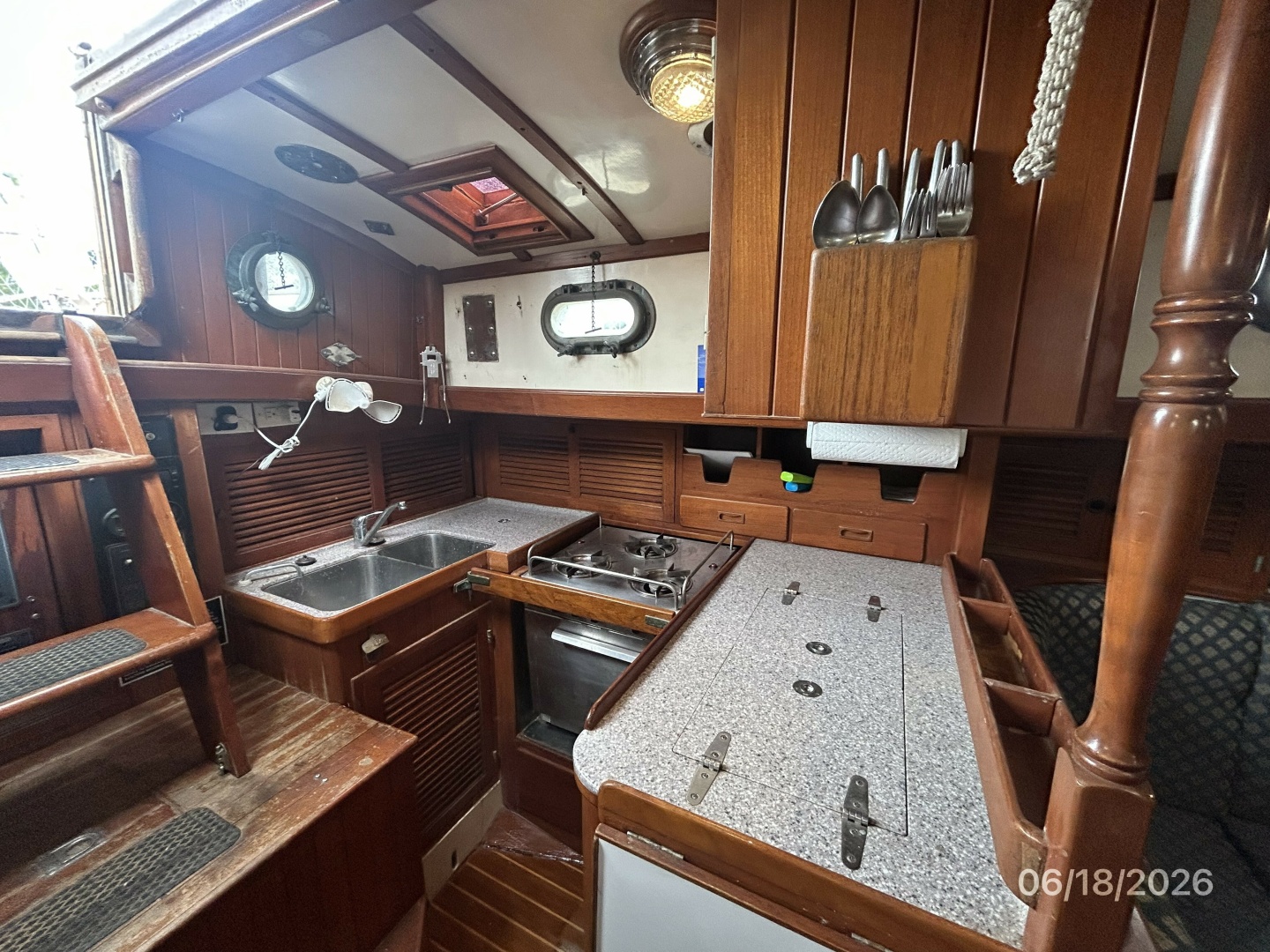37' Tayana galley1