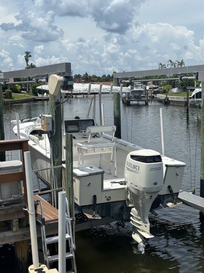 Frayed Knot 23ft Tracker Yacht For Sale