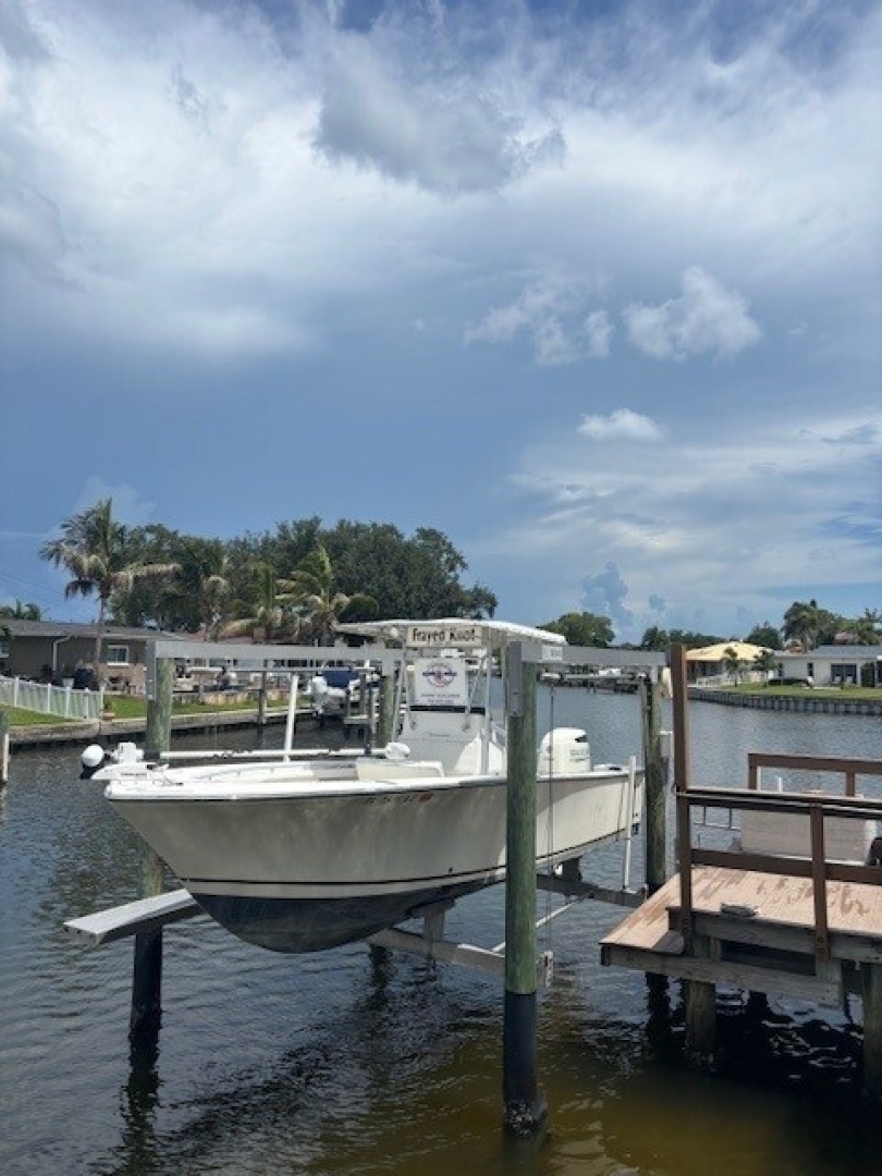 Frayed Knot 23ft Tracker Yacht For Sale