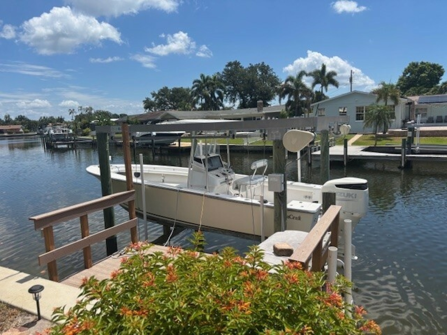 Frayed Knot 23ft Tracker Yacht For Sale