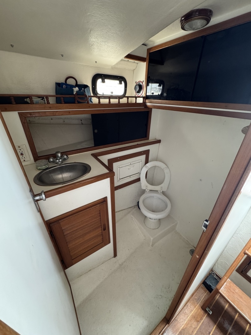 Sapphire 31ft Eastern Yacht For Sale