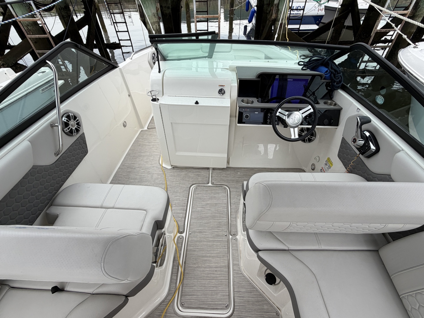 25ft Sea Ray Yacht For Sale