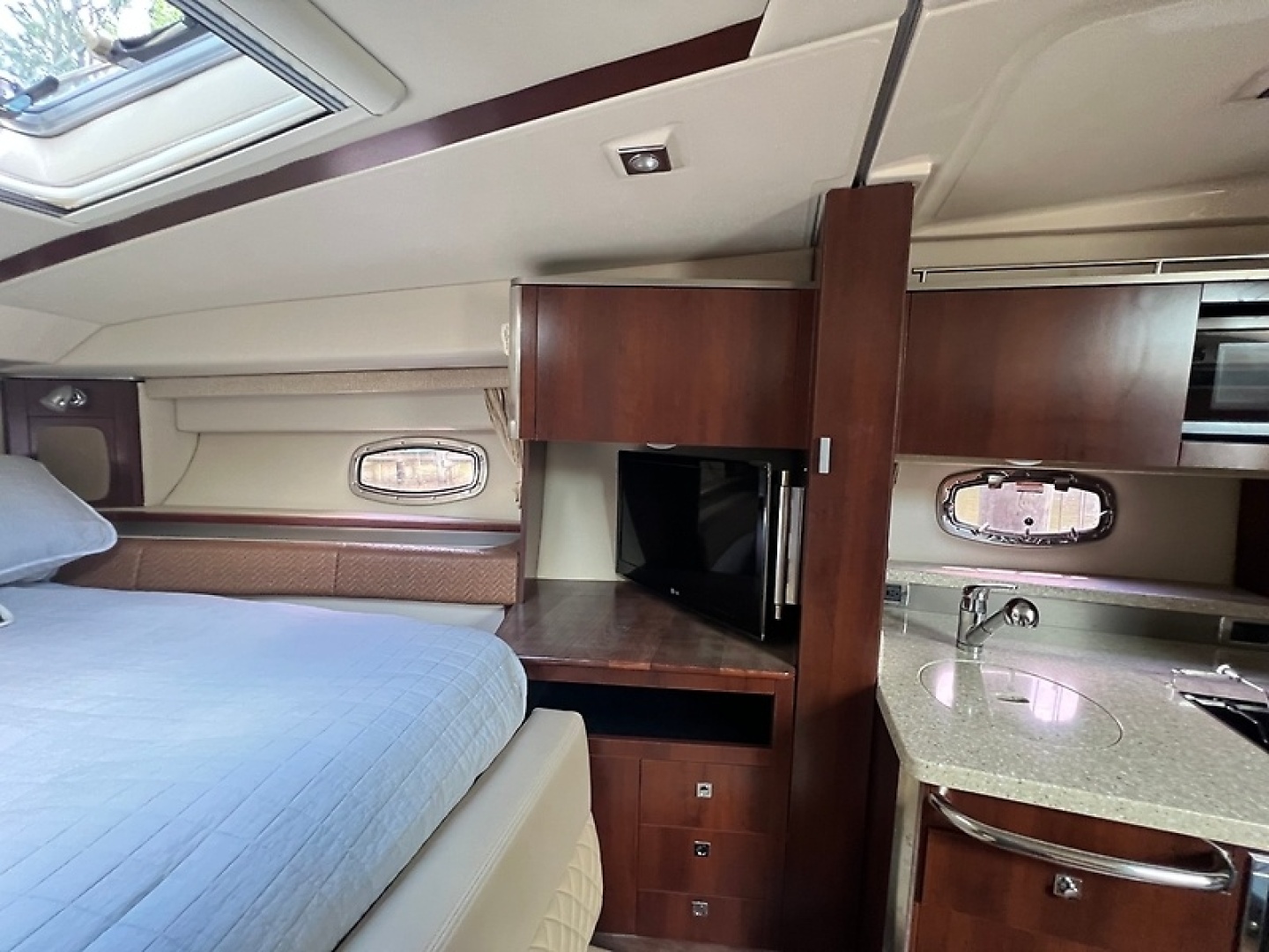 Pulling Chocks 33ft Chaparral Yacht For Sale