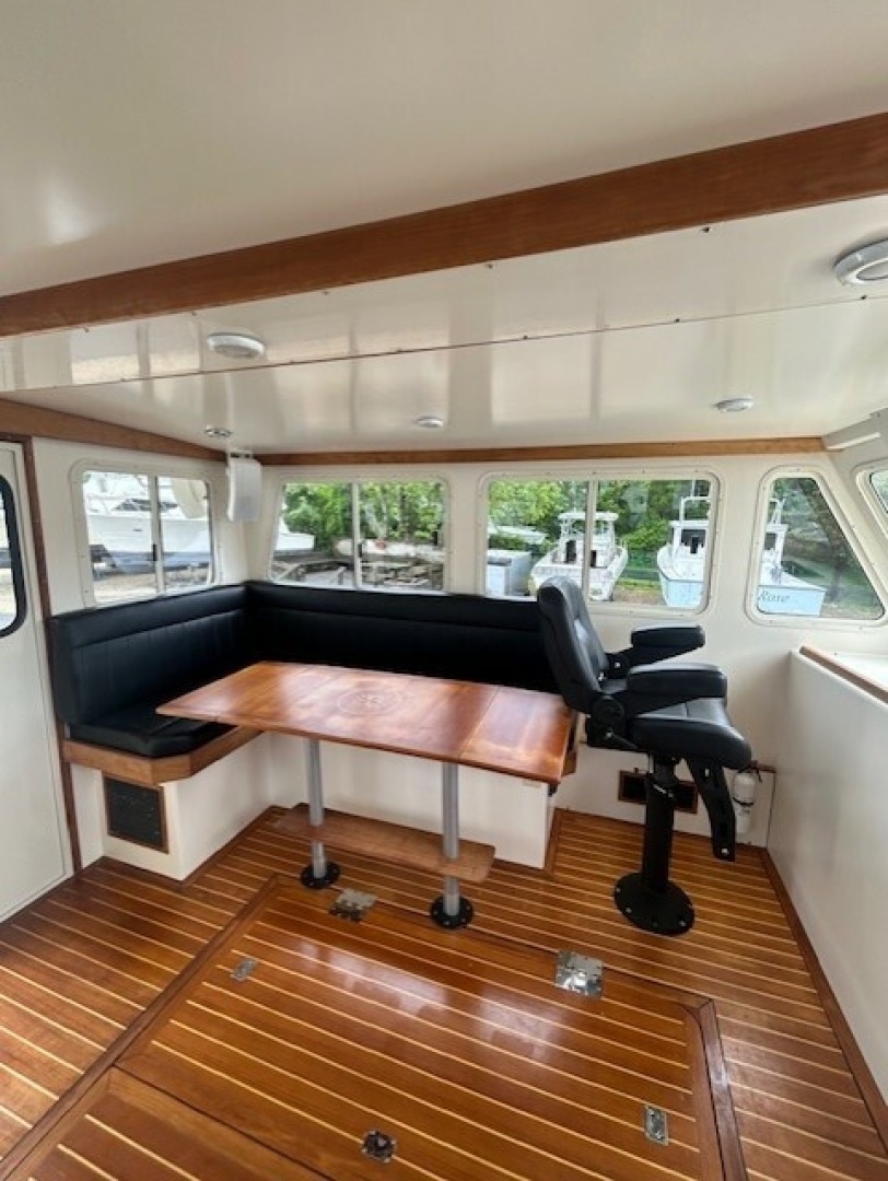 Custom Flowers 43 Yacht For Sale