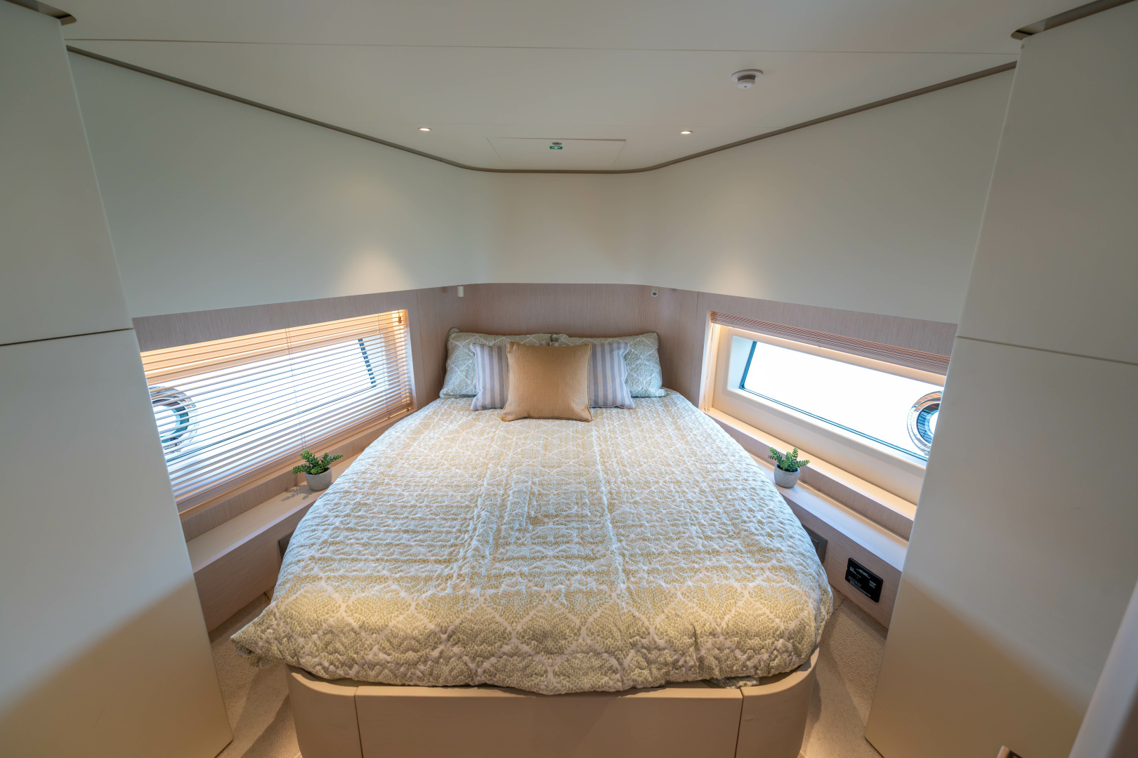 Azimut Seadeck 6 Yacht For Sale