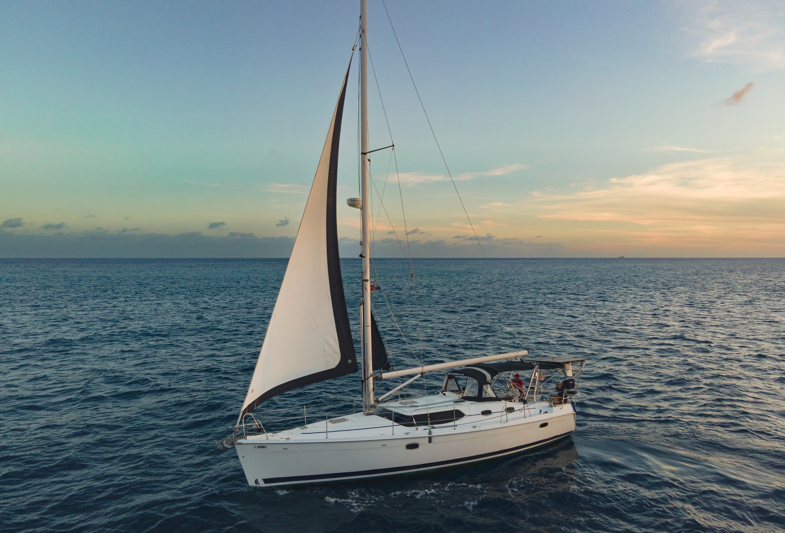 Hunter 45 Deck Salon Yacht For Sale