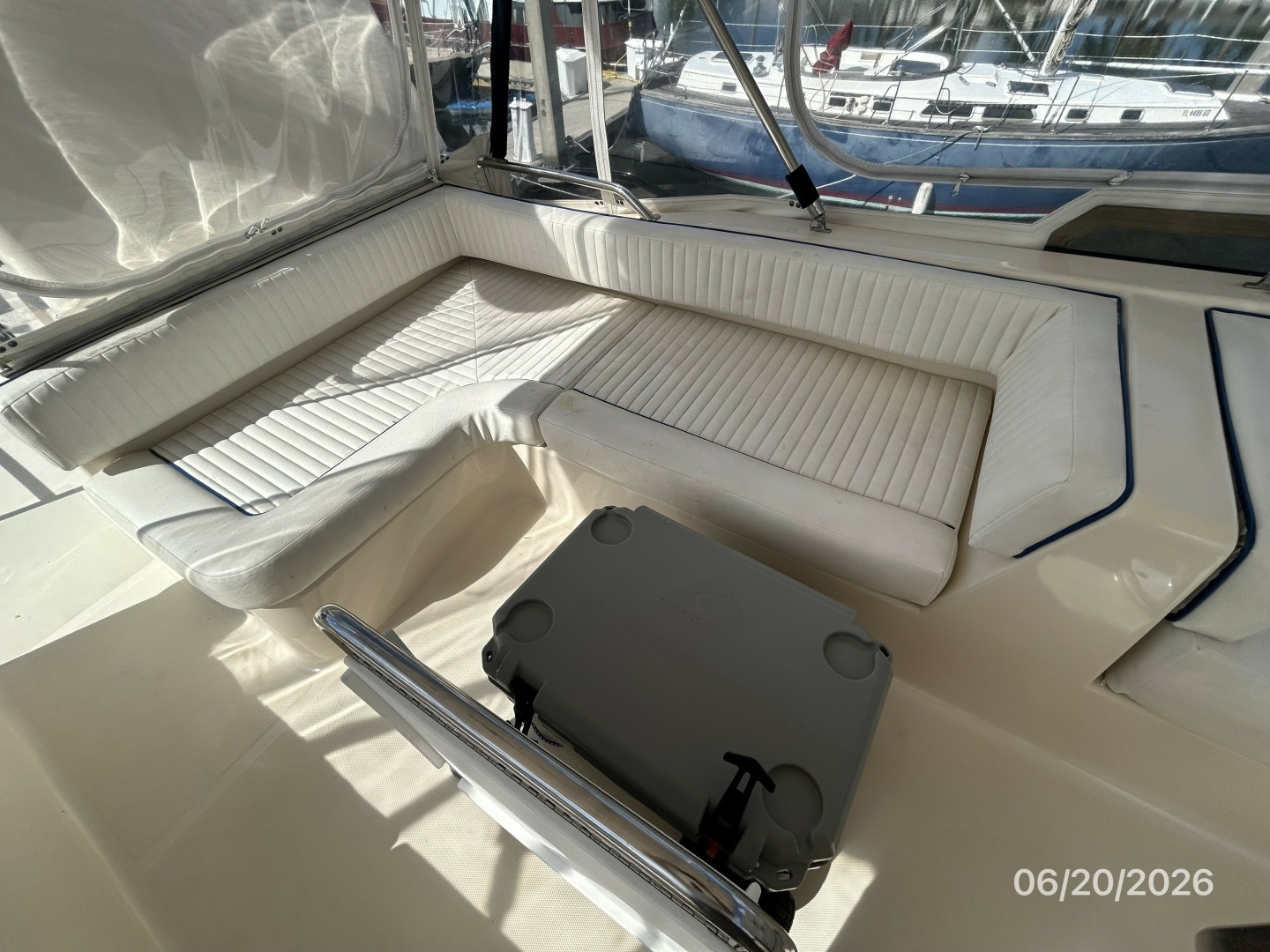 40' Mainship flybridge port aft seating