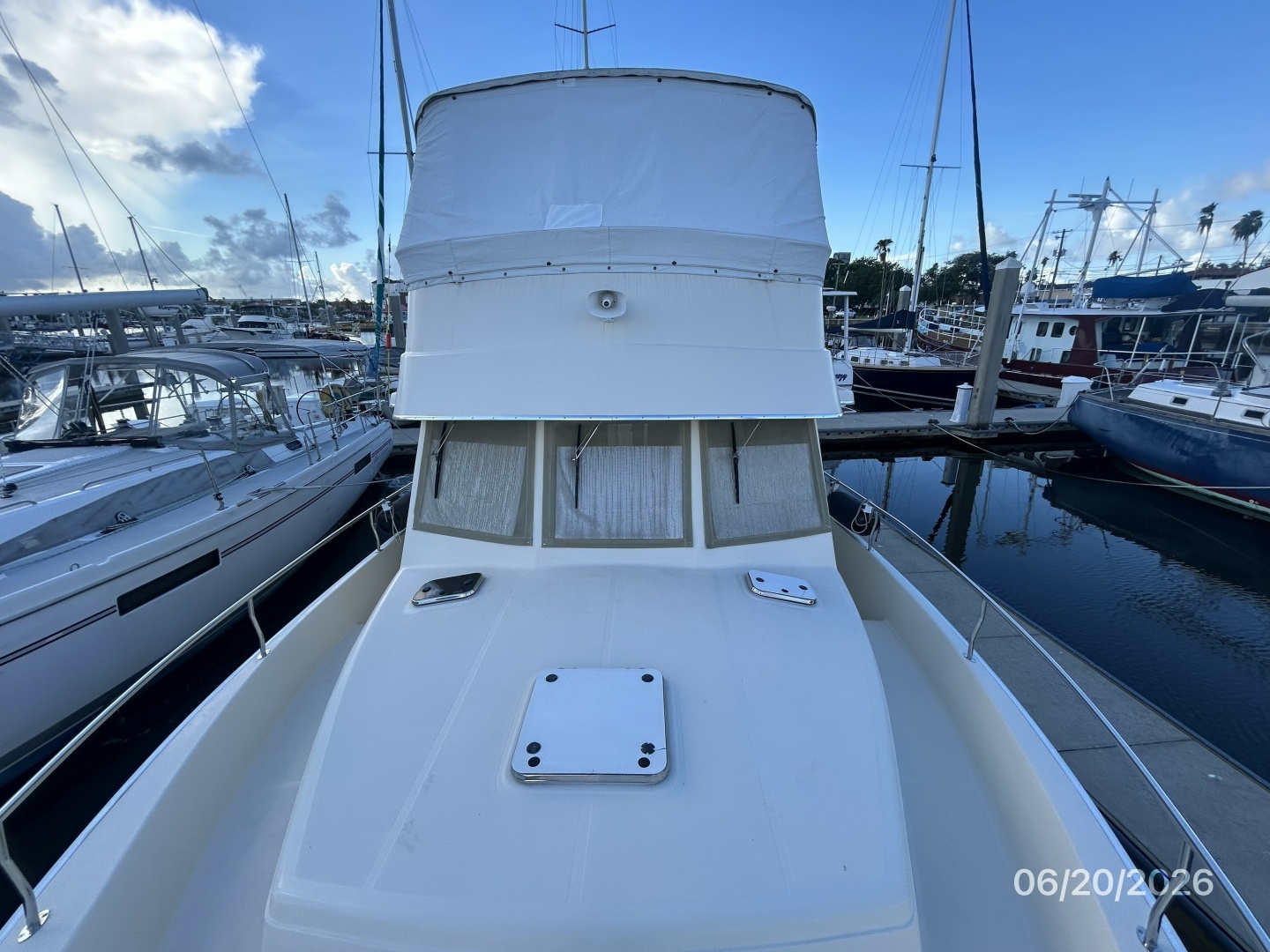 40' Mainship foredeck aft