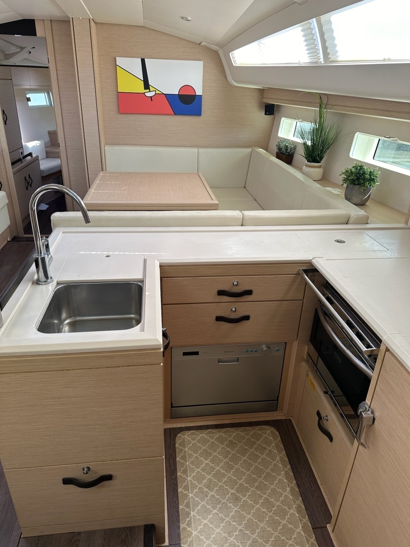 Jeanneau 51 Yacht For Sale