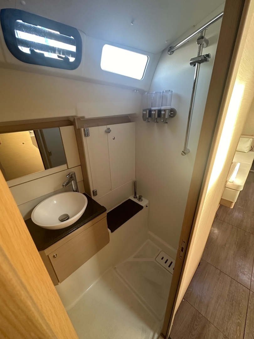 Jeanneau 51 Yacht For Sale